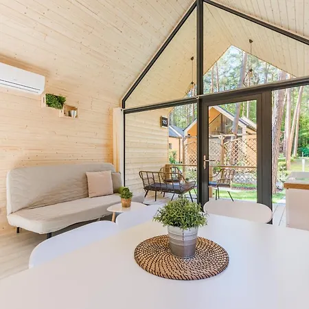 Bursztynowo Osrodek Wczasowy بيت خشبي