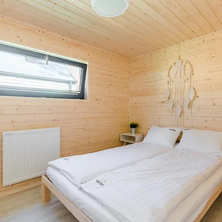 Bursztynowo Osrodek Wczasowy بيت خشبي