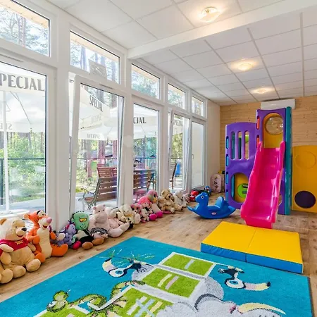 Bursztynowo Osrodek Wczasowy بيت خشبي