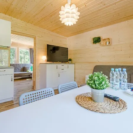 بيت خشبي Bursztynowo Osrodek Wczasowy *