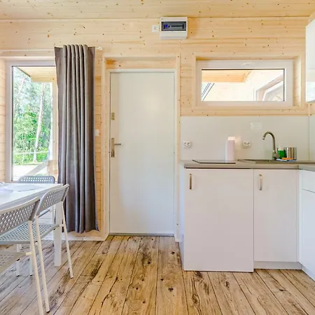 بيت خشبي Bursztynowo Osrodek Wczasowy شتوتوفو