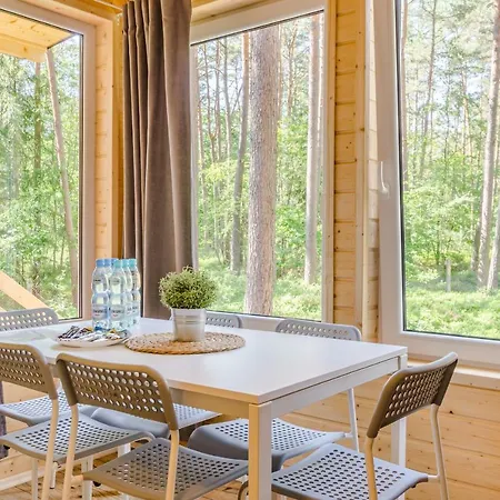 Bursztynowo Osrodek Wczasowy بيت خشبي